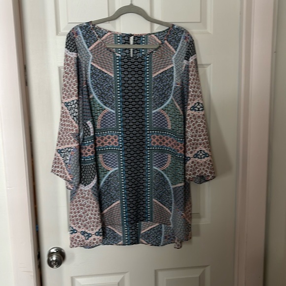 3/4 sleeve blouse in a patch work design in  a size XL - Picture 1 of 2